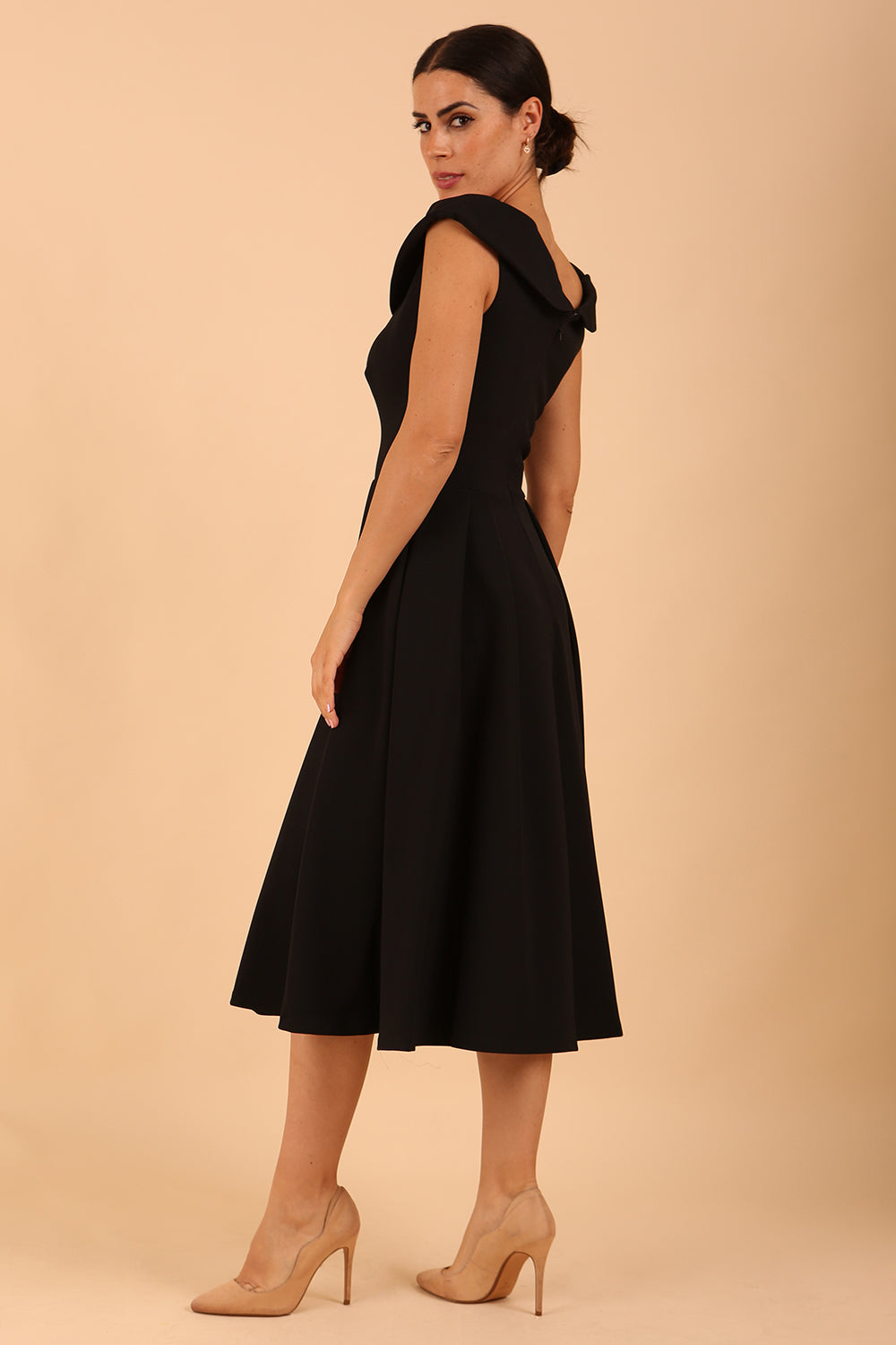model is wearing divacatwalk Chesterton Sleeveless a-line swing dress in Black with oversized collar