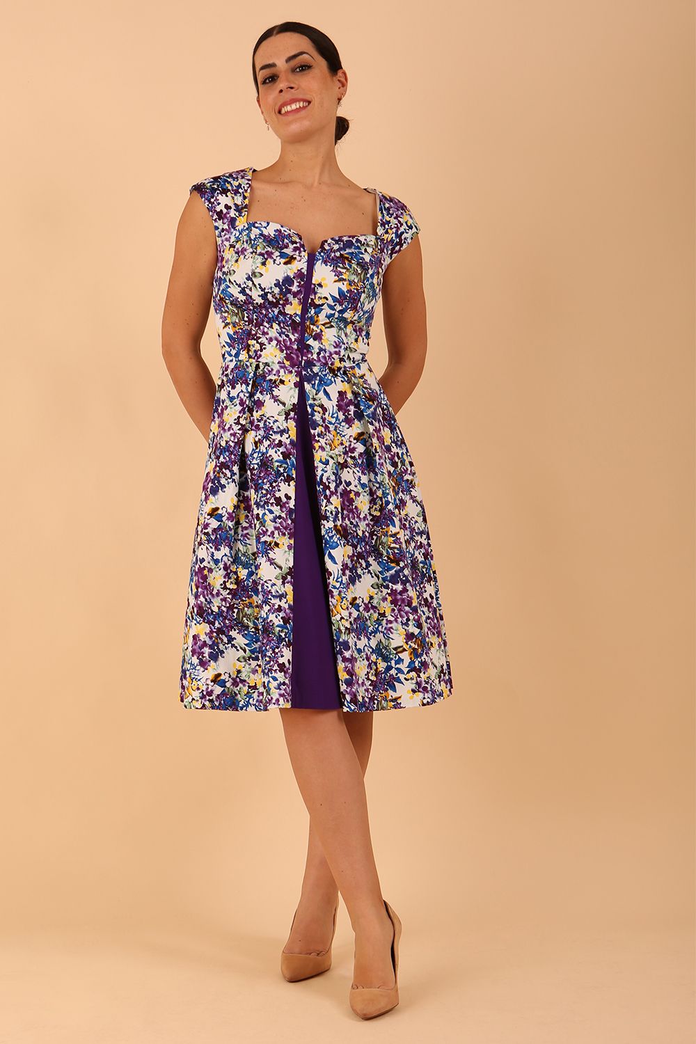 model wearing a diva catwalk Shayla Swing Dress sleeveless swing skirt dress in kew print colour front