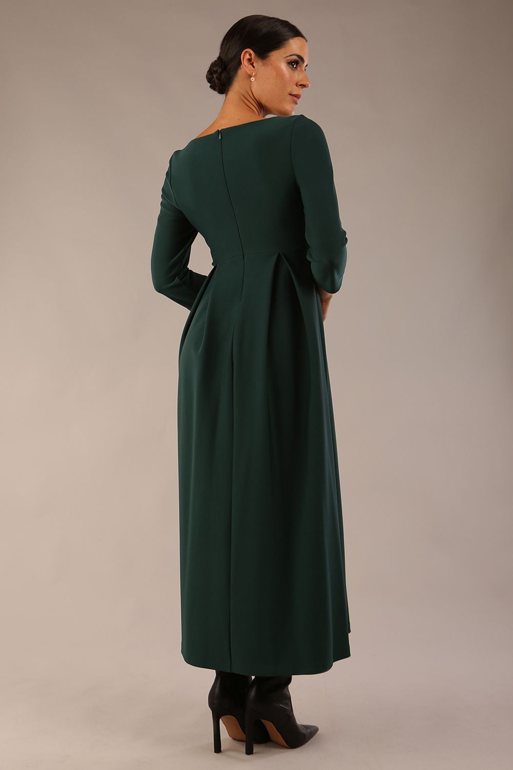 Brunette Model is wearing 3/4 sleeve sweetheart neckline swing forest green dress