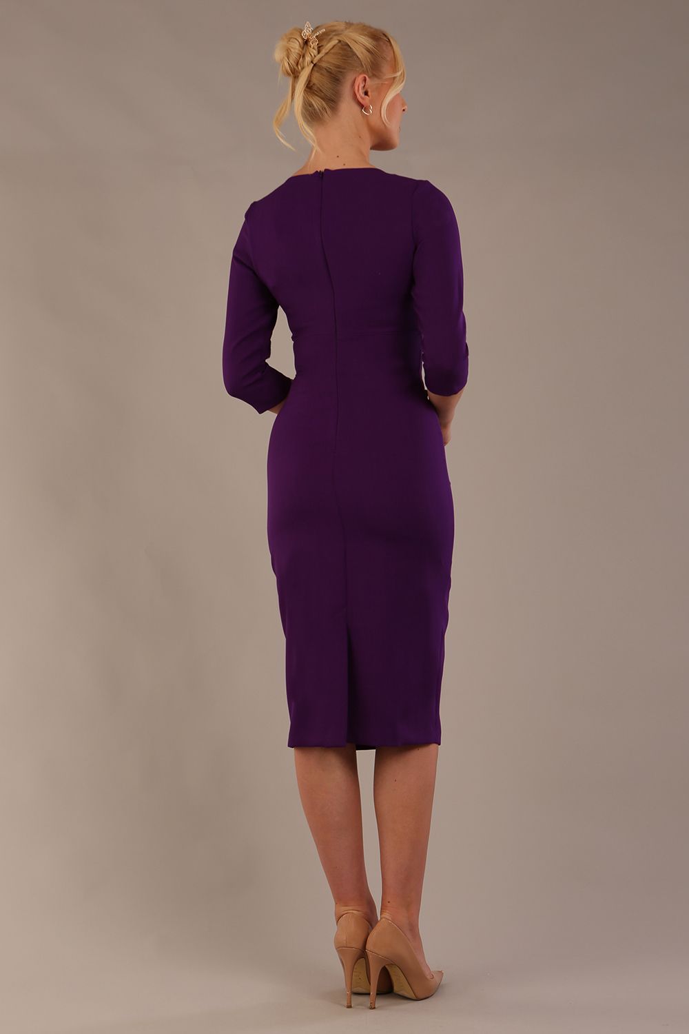 model is wearing the Diva Catwalk Ubrique pencil dress with Long sleeves and keyhole detail in Deep Purple fabric colour back (Deep Purple)