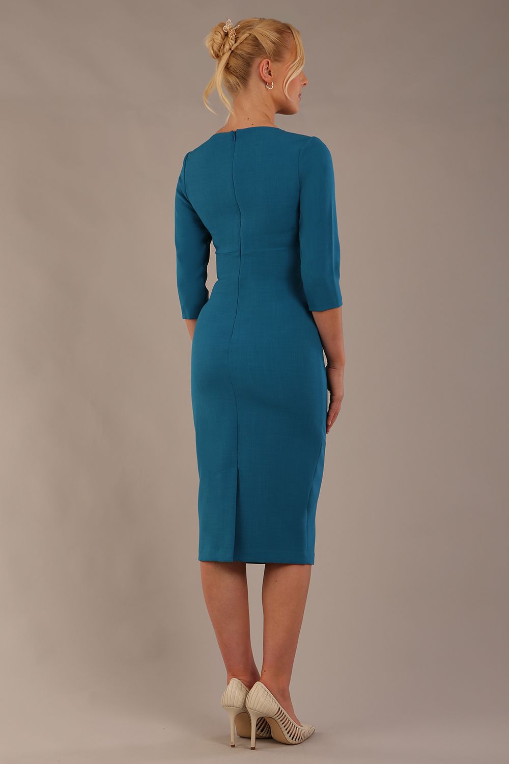 model wearing diva catwalk ubrique pencil dress with a keyhole detail and sleeves in teal colour back (Teal)