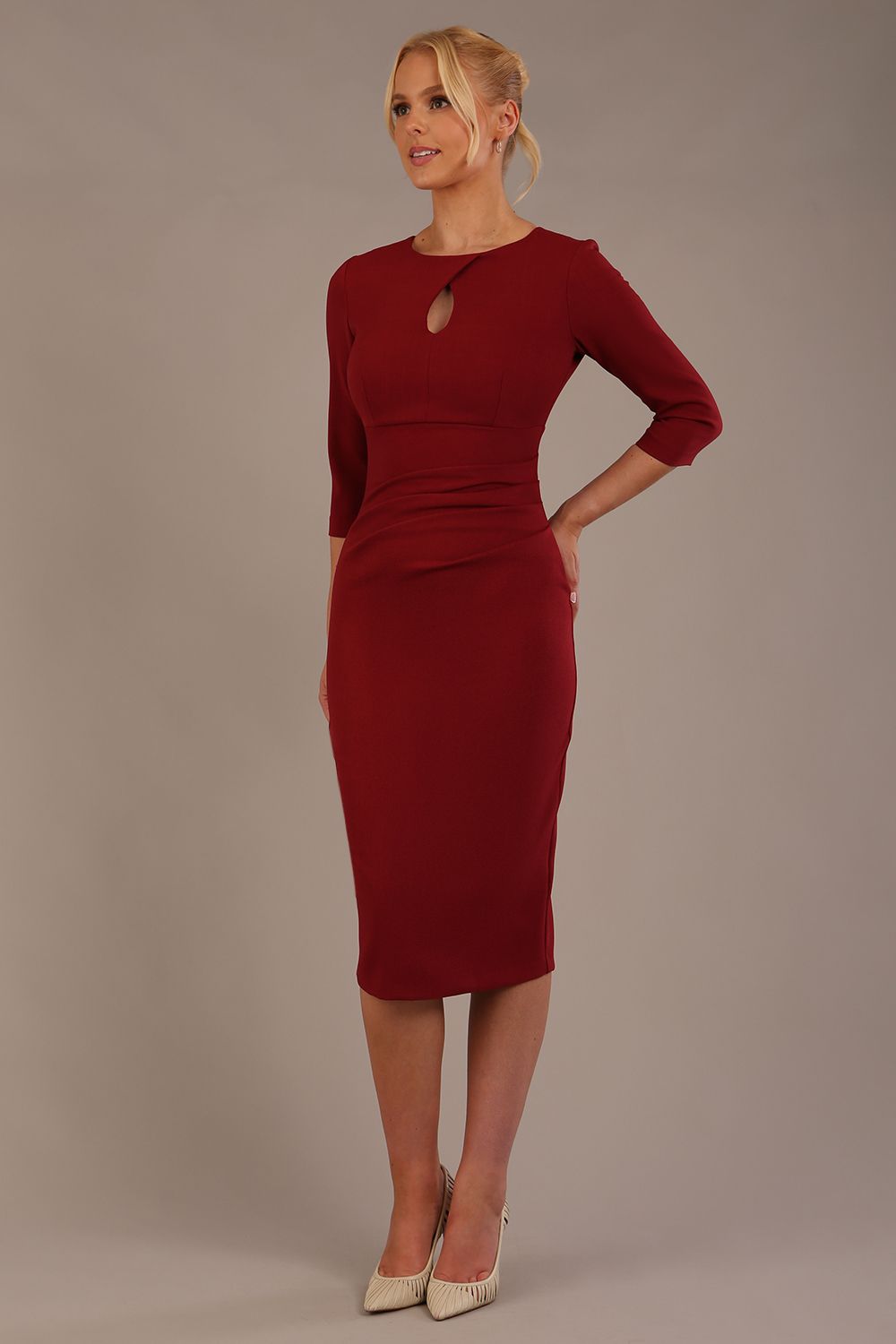 model is wearing the Diva Catwalk Ubrique pencil dress with Long sleeves and keyhole detail in Wine fabric colour (Wine)