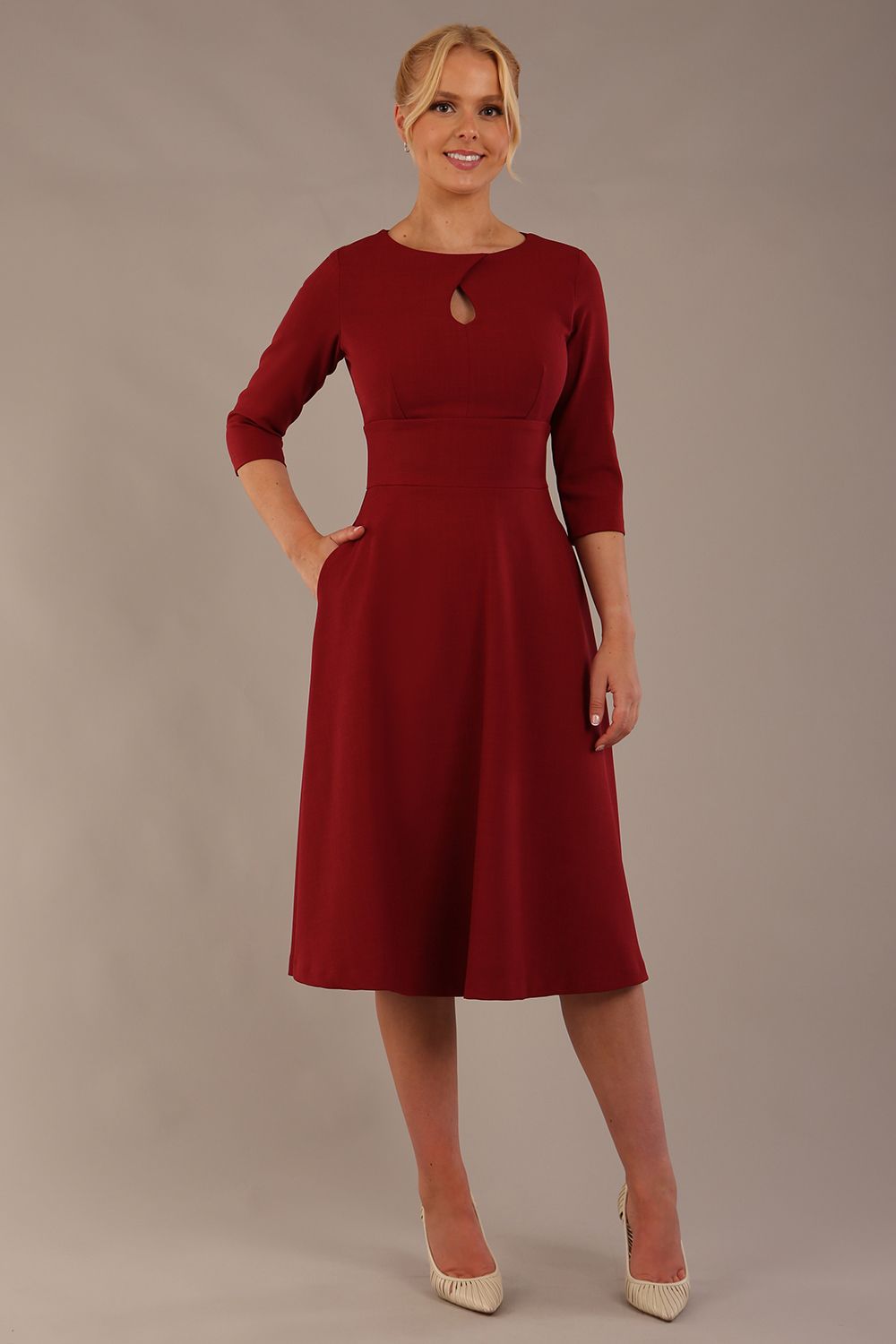 model is wearing diva catwalk casares swing dress with a keyhole neckline three quarter sleeve dress with pocket detail in Wine front side (Wine)