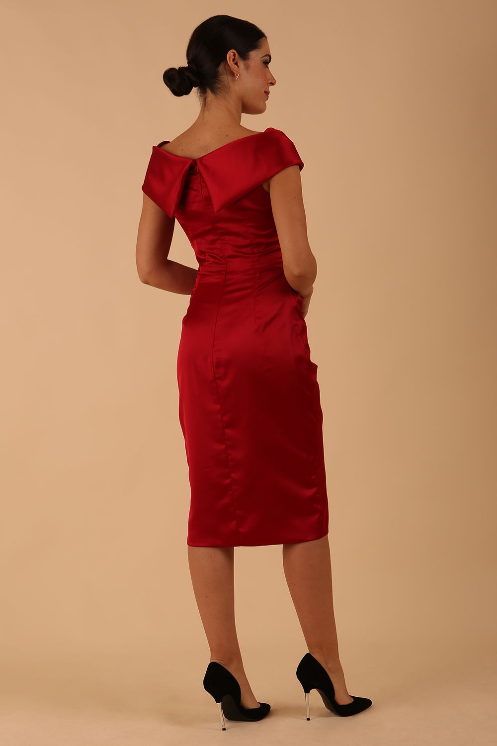 model is wearing diva catwalk casa blanca satin Haute Red pencil dress off shoulder design back