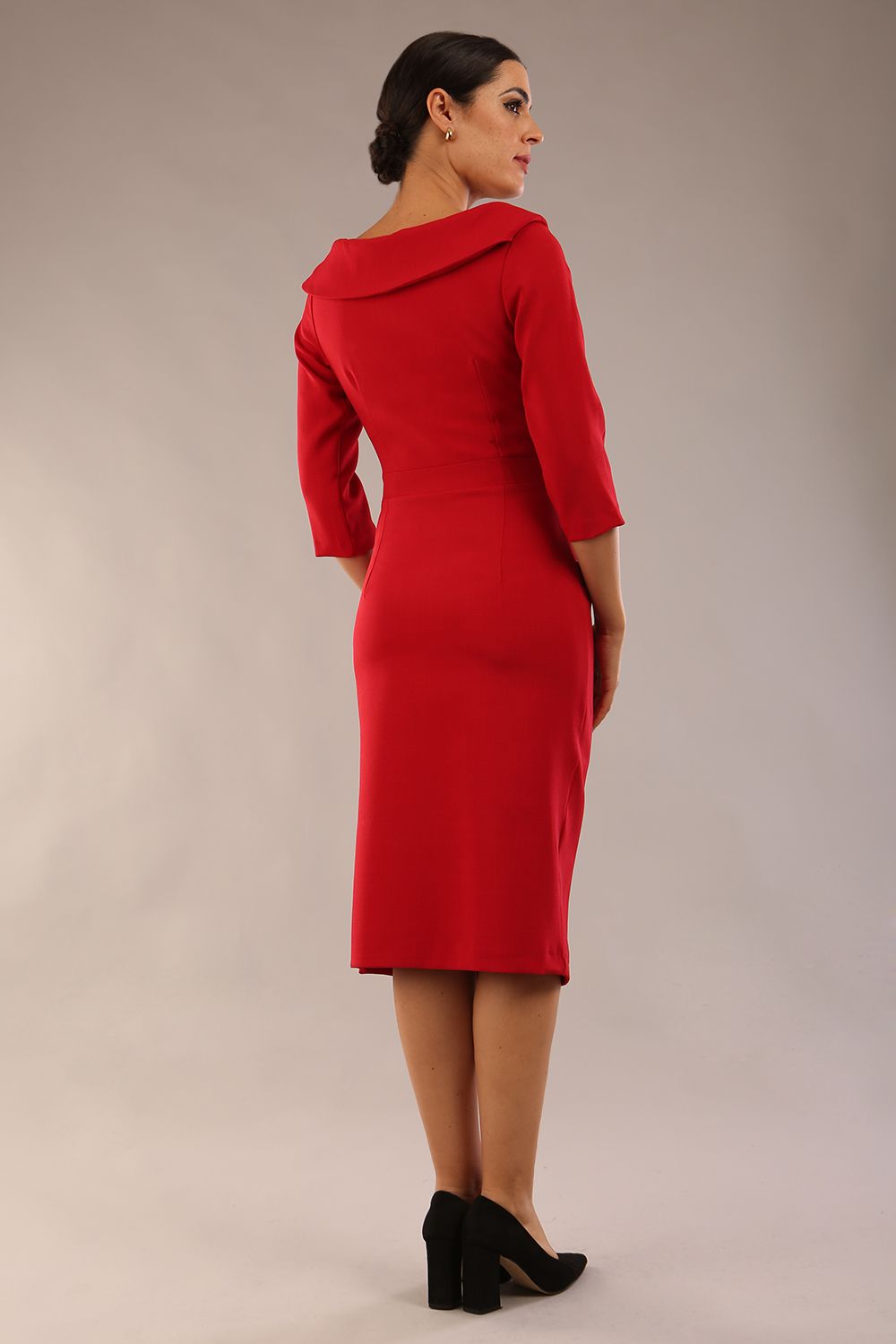 Model is wearing a diva catwalk Bentley 3/4 Sleeve Knee Length Pencil Dress in Dark Red colour