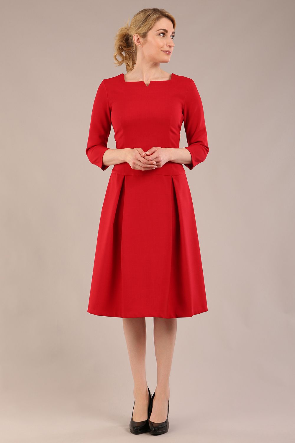 model is wearing a diva catwalk Cordelia Square Neck Pleated Midi A-line Dress with 3/4 sleeve in dark red colour front