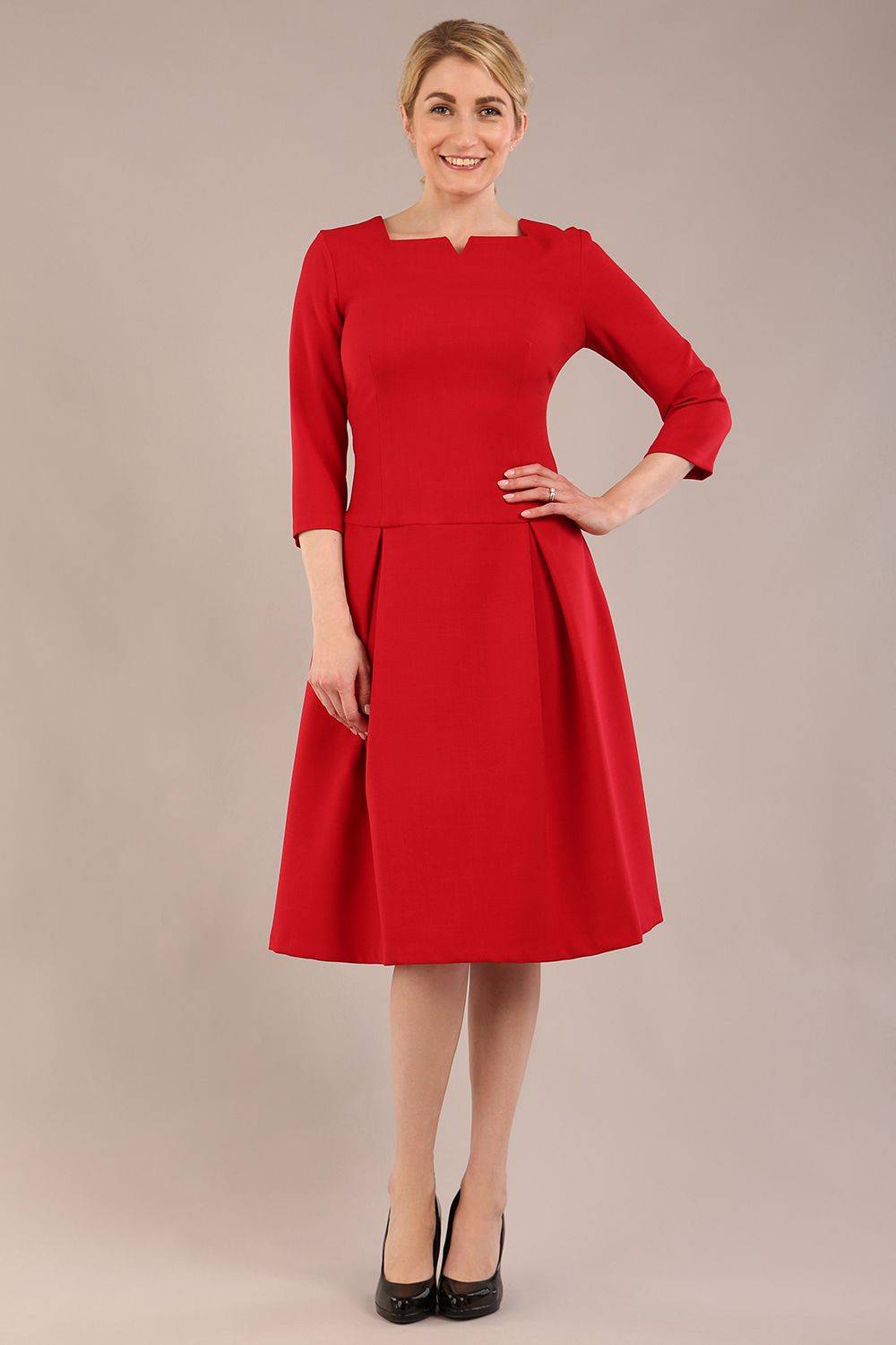 model is wearing a diva catwalk Cordelia Square Neck Pleated Midi A-line Dress with 3/4 sleeve in dark red colour front