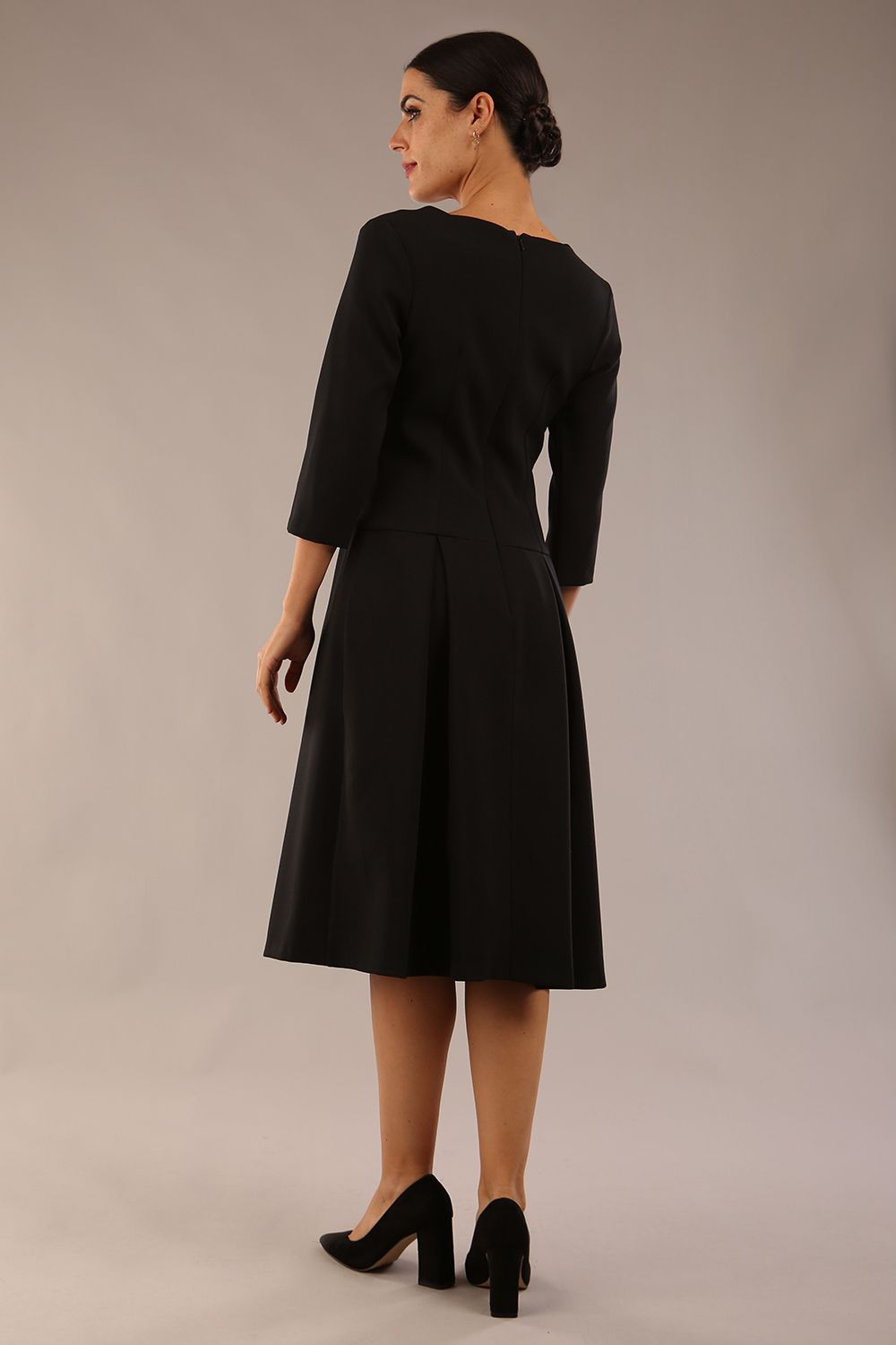 model is wearing a diva catwalk Cordelia Square Neck Pleated Midi A-line Dress with 3/4 sleeve in black colour back