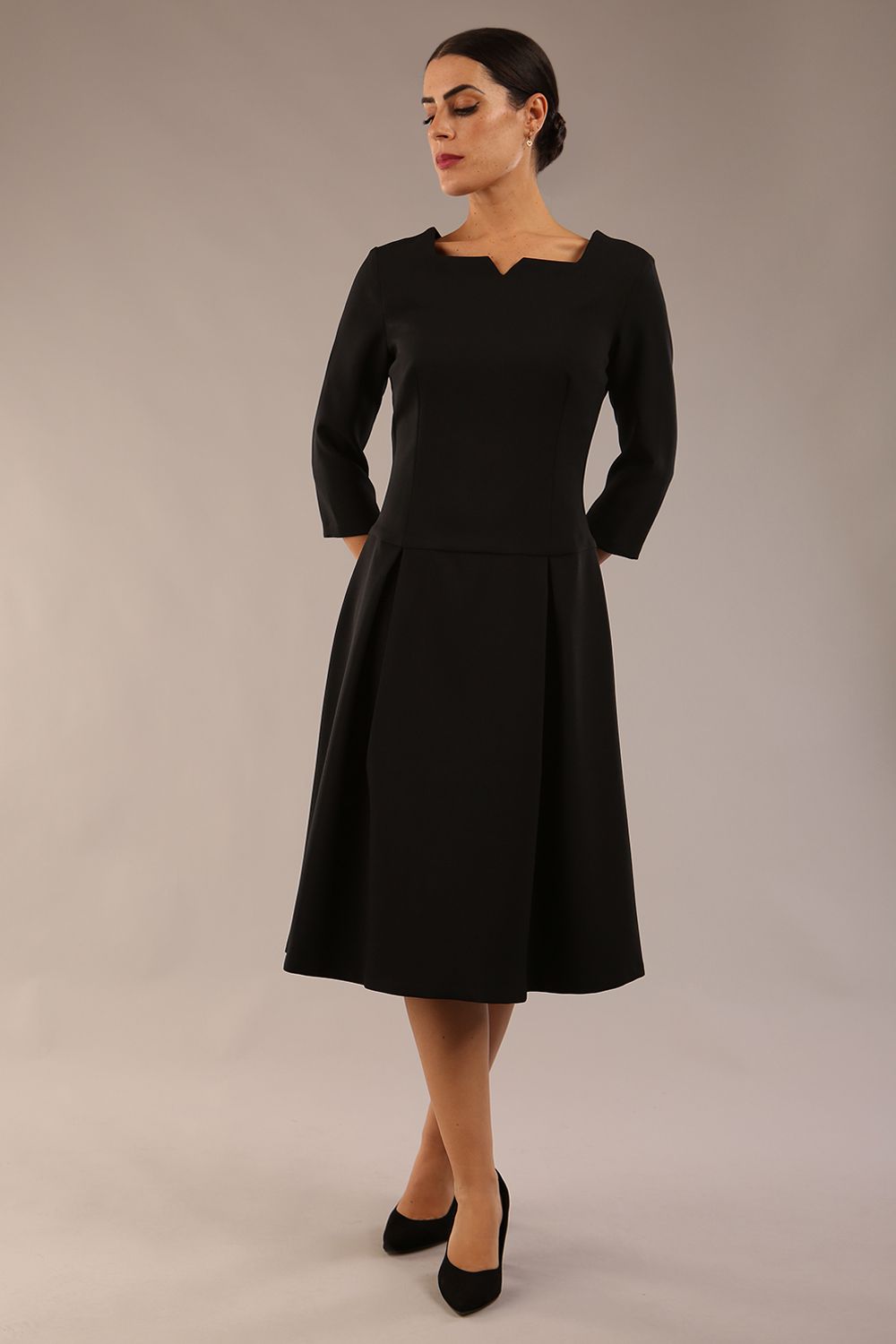 model is wearing a diva catwalk Cordelia Square Neck Pleated Midi A-line Dress with 3/4 sleeve in black colour front