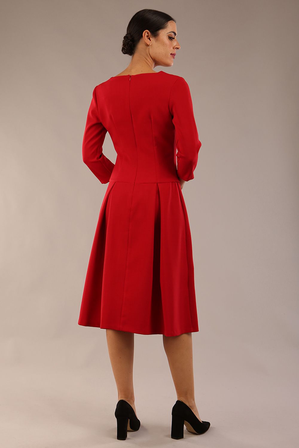 model is wearing a diva catwalk Cordelia Square Neck Pleated Midi A-line Dress with 3/4 sleeve in dark red colour back