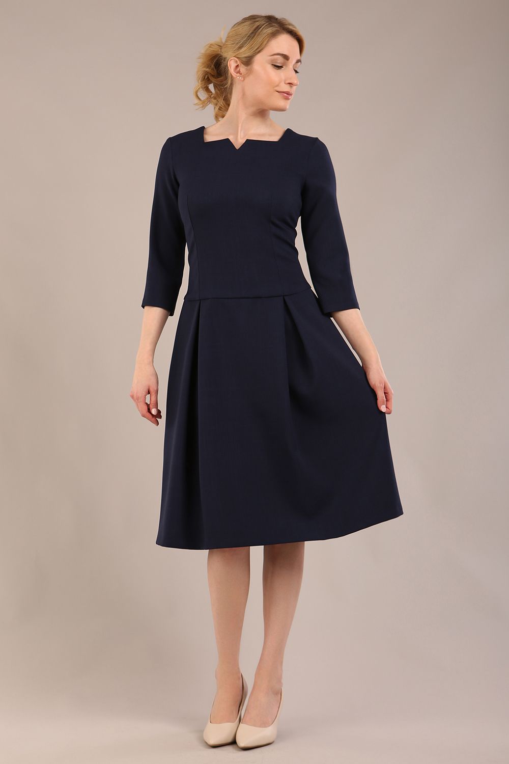 model is wearing a diva catwalk Cordelia Square Neck Pleated Midi A-line Dress with 3/4 sleeve in navy blue colour 