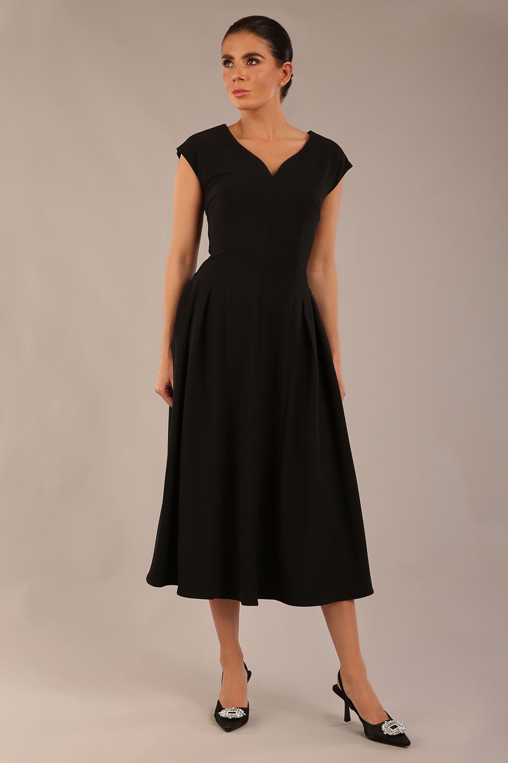 brunette model is wearing a diva catwalk Audrey a-line Dress sweetheart neckline and With Pockets and sleeveless with ankle length black colour front