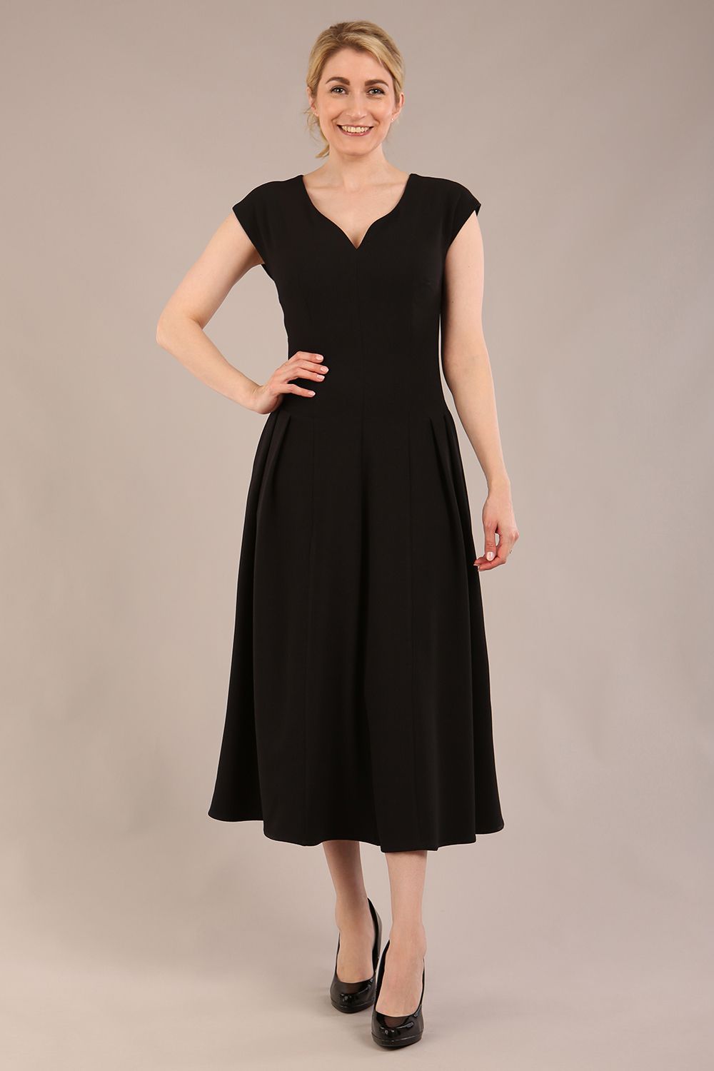 brunette model is wearing a diva catwalk Audrey Dress With Pockets sleeveless and ankle length in black colour