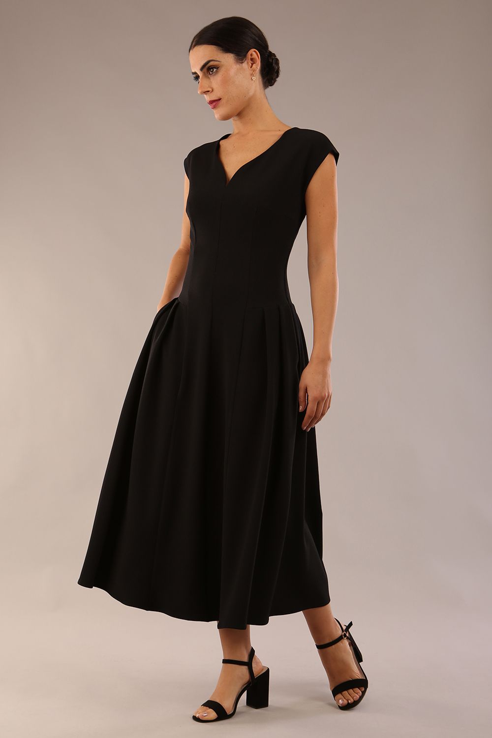 brunette model is wearing a diva catwalk Audrey Dress With Pockets sleeveless and ankle length in black colour