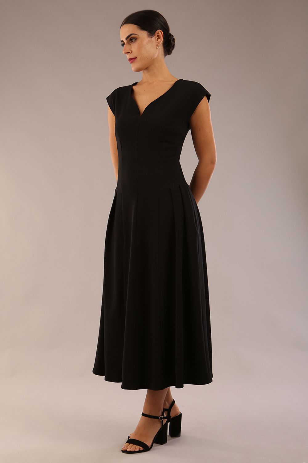 brunette model is wearing a diva catwalk Audrey Dress With Pockets sleeveless and ankle length in black colour