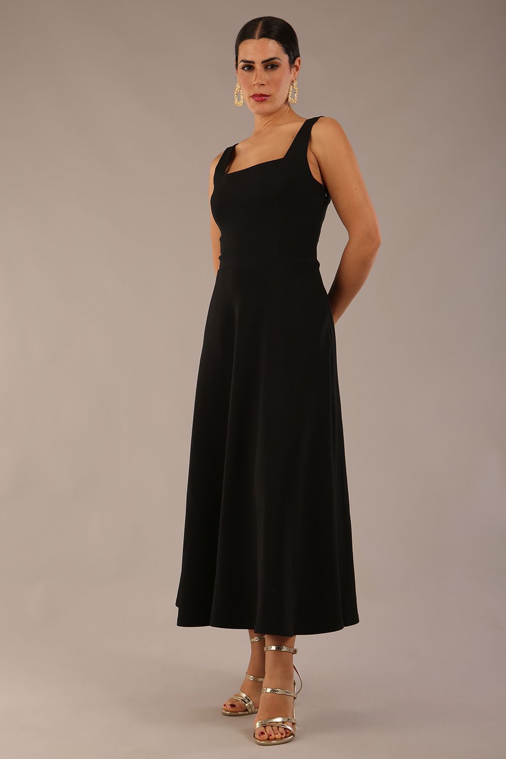 model wearing a diva catwalk Tamsin Square Neckline Swing Dress sleeveless style with a midaxi  length and side pockets in Black colour