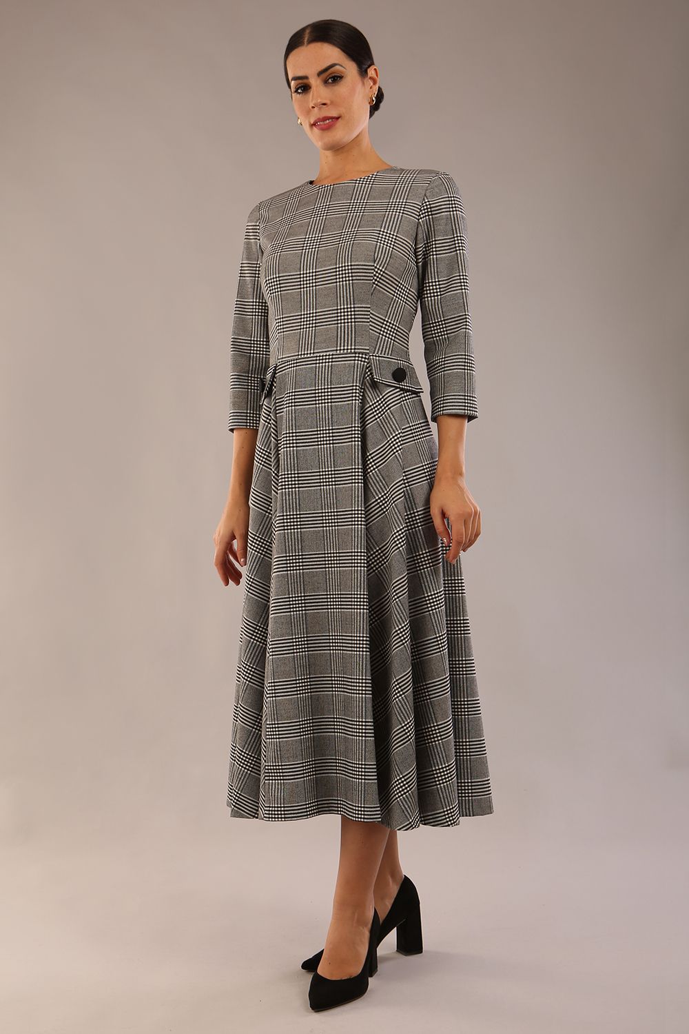 model is wearing a diva catwalk Elanore Soft-Touch Check A-Line Dress with round neckline and 3/4 sleeves midi length and faux pocket with button details in misty grey check colour