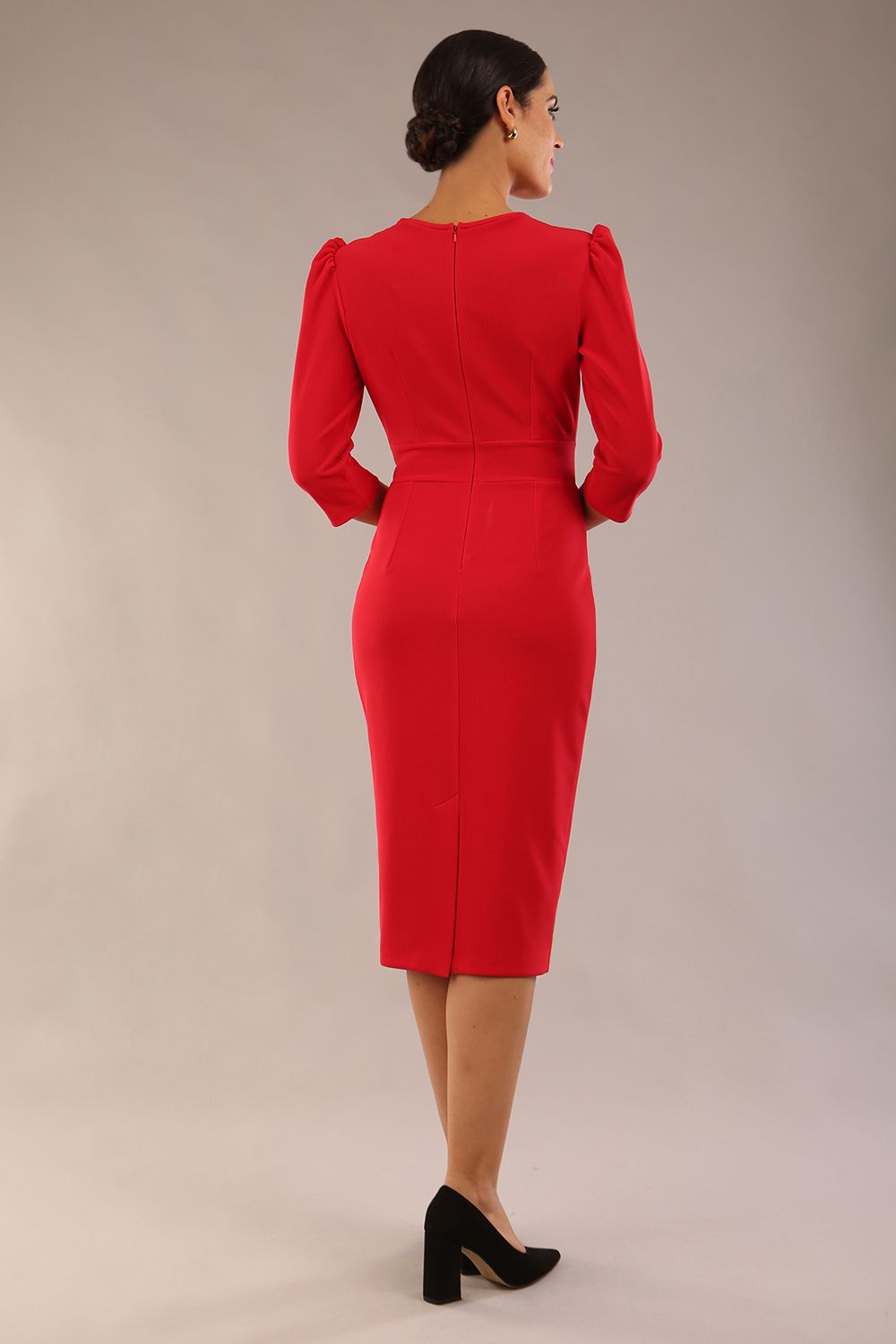 model is wearing a diva catwalk Quintessa Three Petal Keyhole Pencil Dress with 3/4 sleeves round neckline a below the knee length in red colour