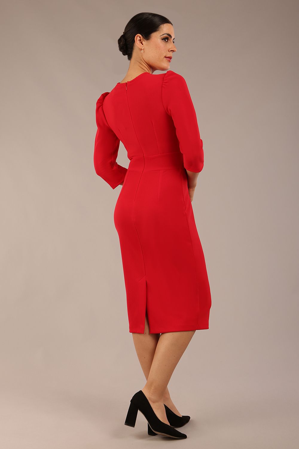 model is wearing a diva catwalk Quintessa Three Petal Keyhole Pencil Dress with 3/4 sleeves round neckline a below the knee length in red colour