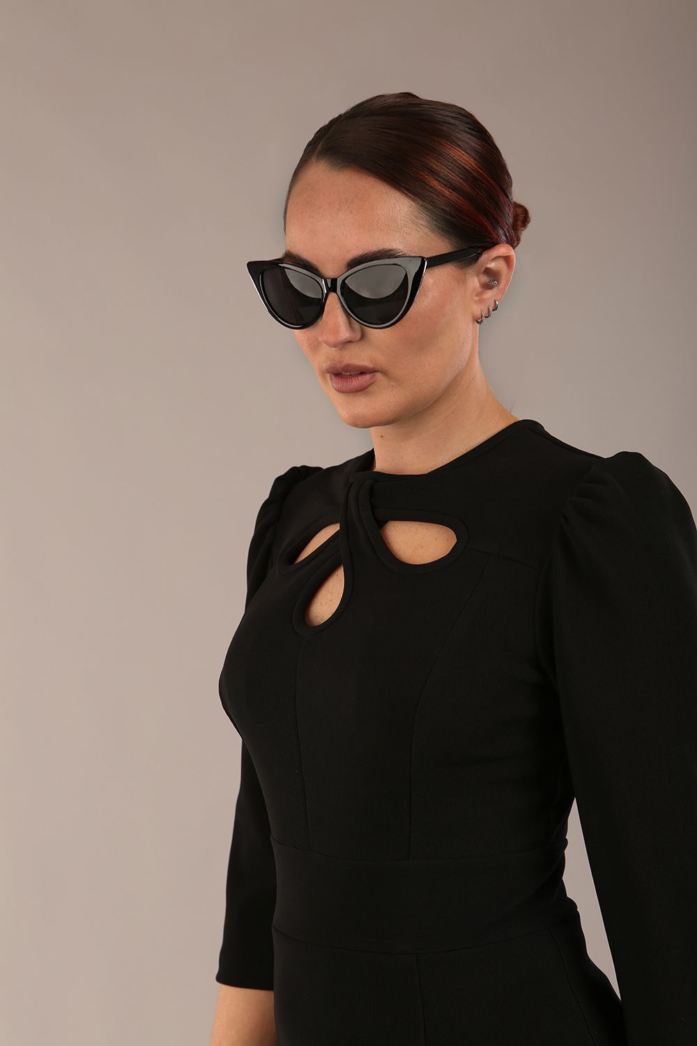 model is wearing a diva catwalk Quintessa Three Petal Keyhole Pencil Dress with 3/4 sleeves round neckline a below the knee length in black colour