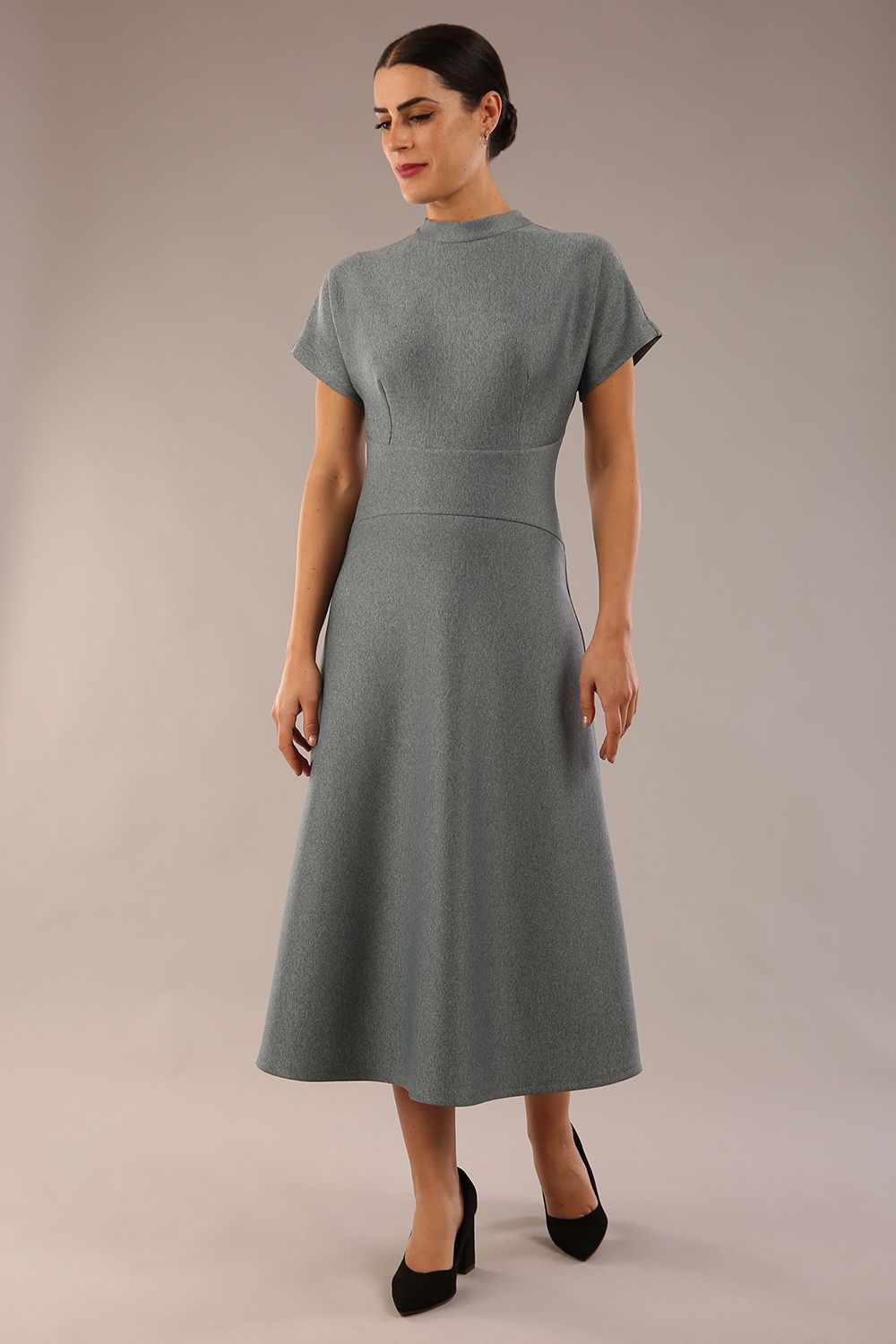 model is wearing a diva catwalk Kira Short-Sleeved Bond A-Line Midi Dress with high round neckline in grey colour front