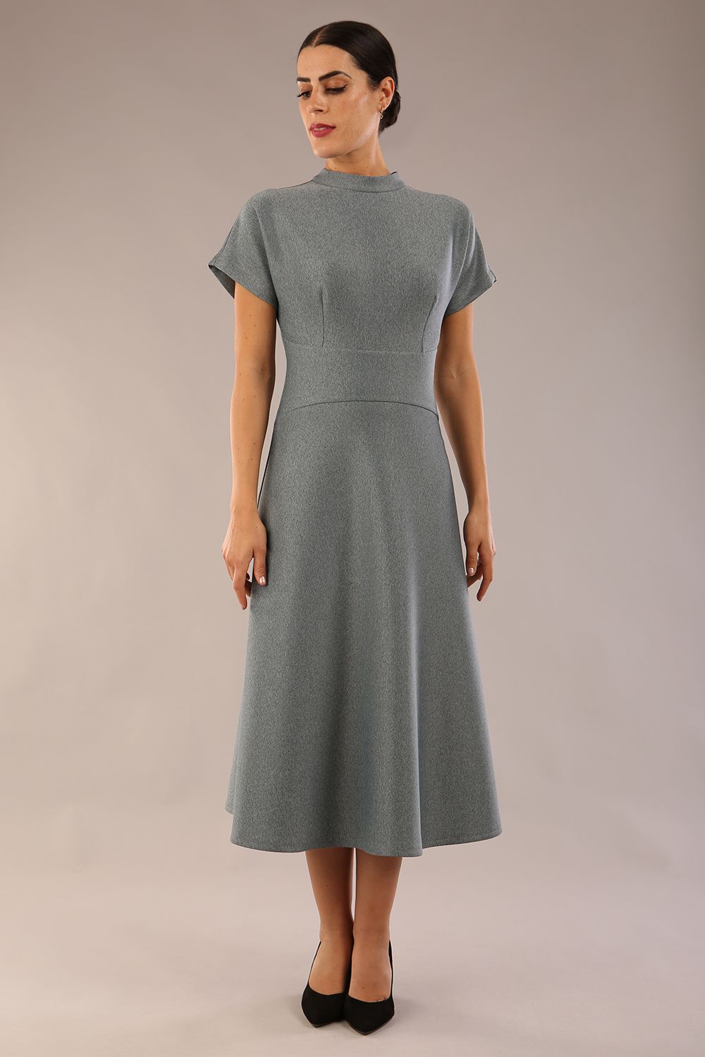 model is wearing a diva catwalk Kira Short-Sleeved Bond A-Line Midi Dress with high round neckline in grey colour front