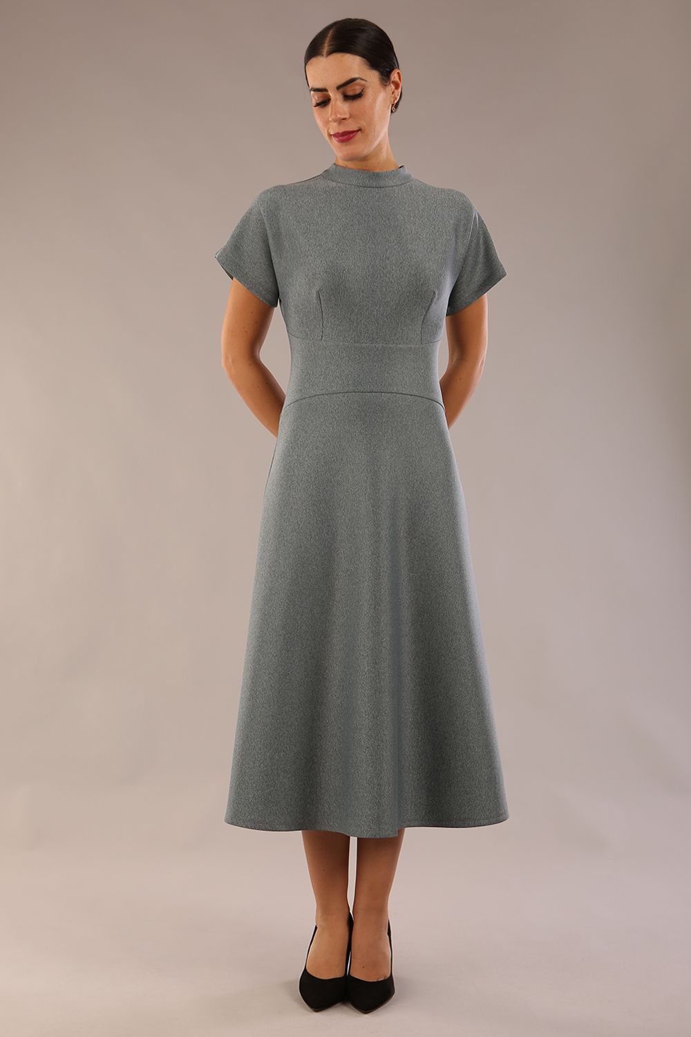 model is wearing a diva catwalk Kira Short-Sleeved Bond A-Line Midi Dress with high round neckline in grey colour front