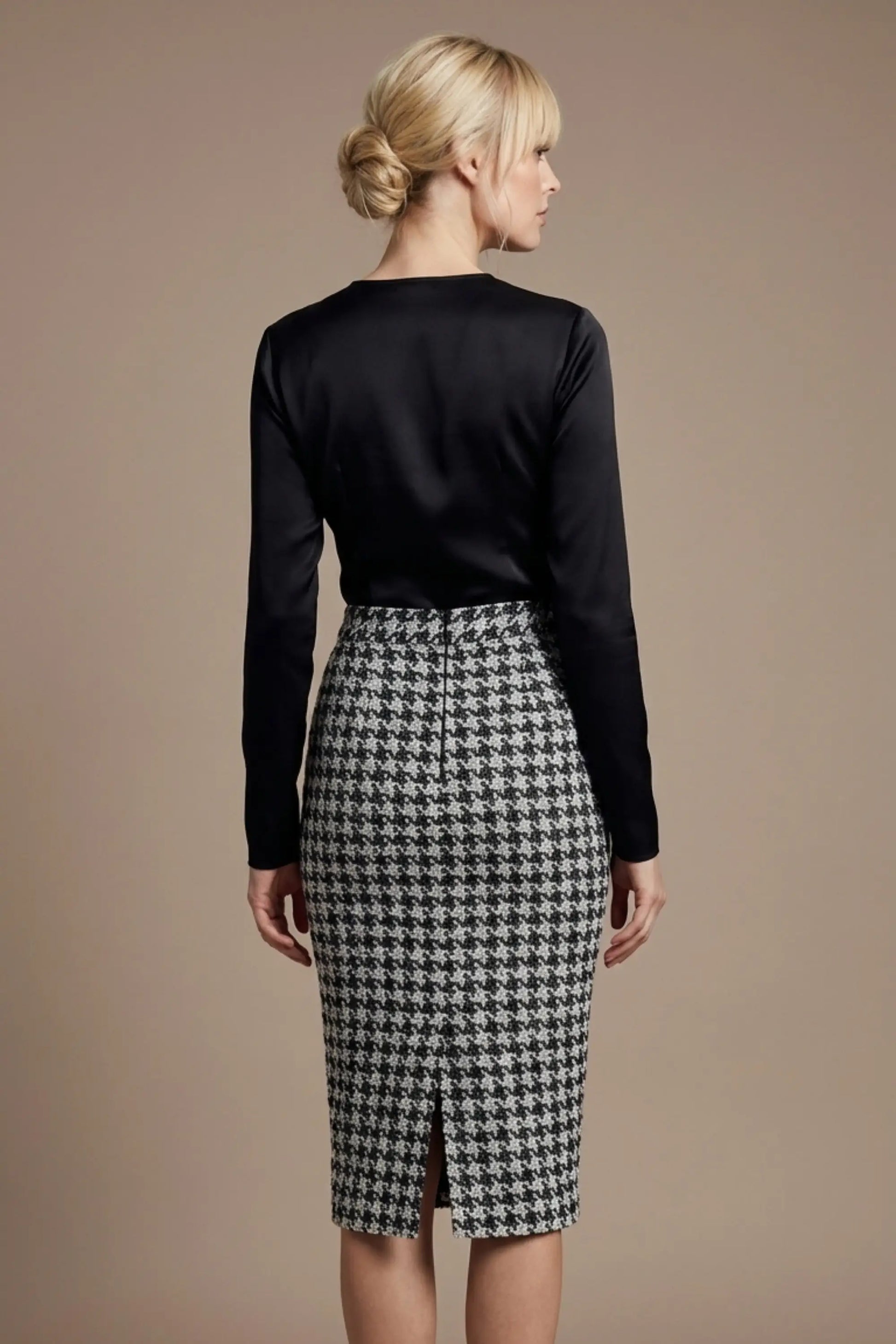 Solara Dogtooth Stretch Pencil Skirt