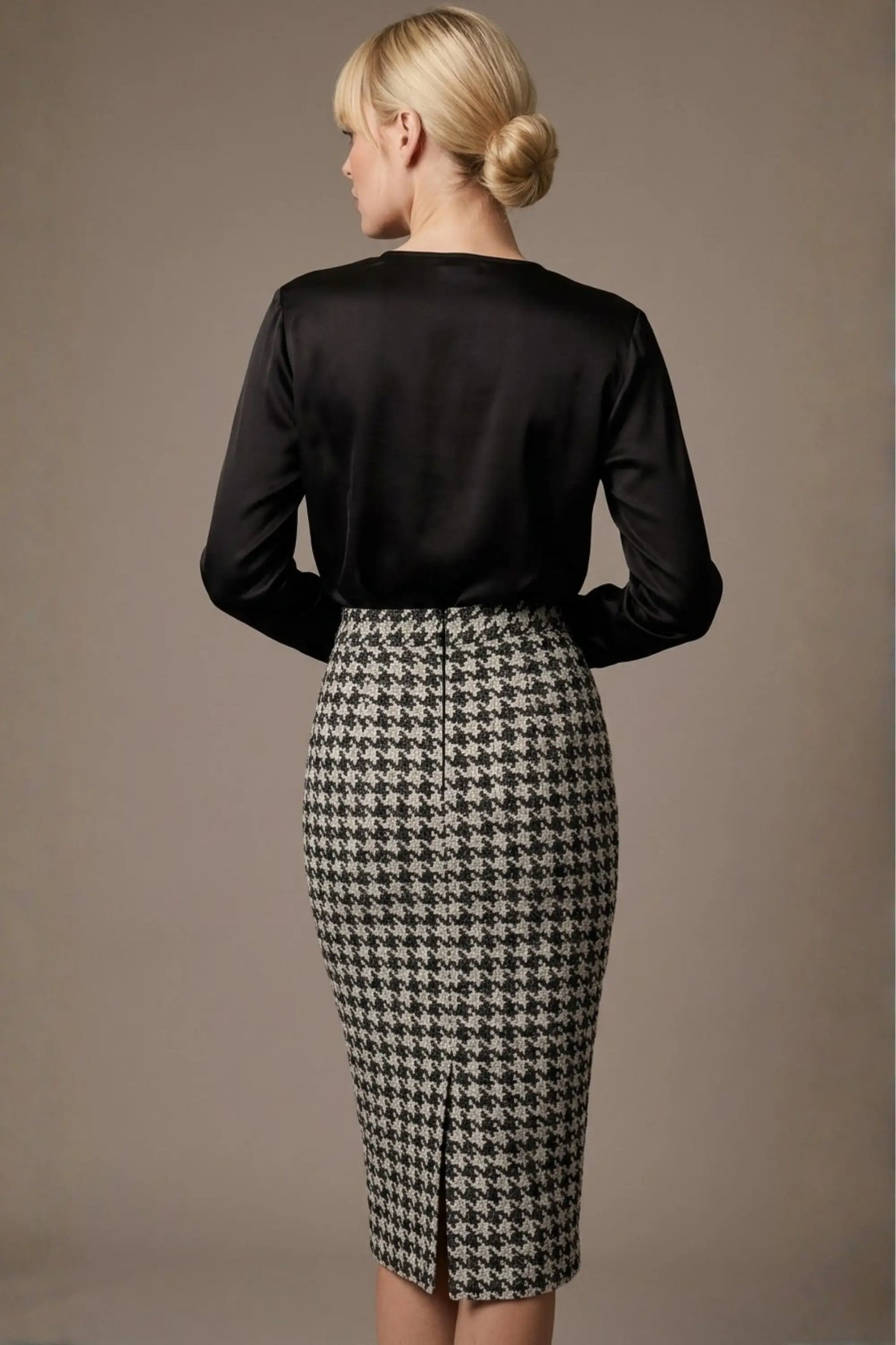 Solara Dogtooth Stretch Pencil Skirt