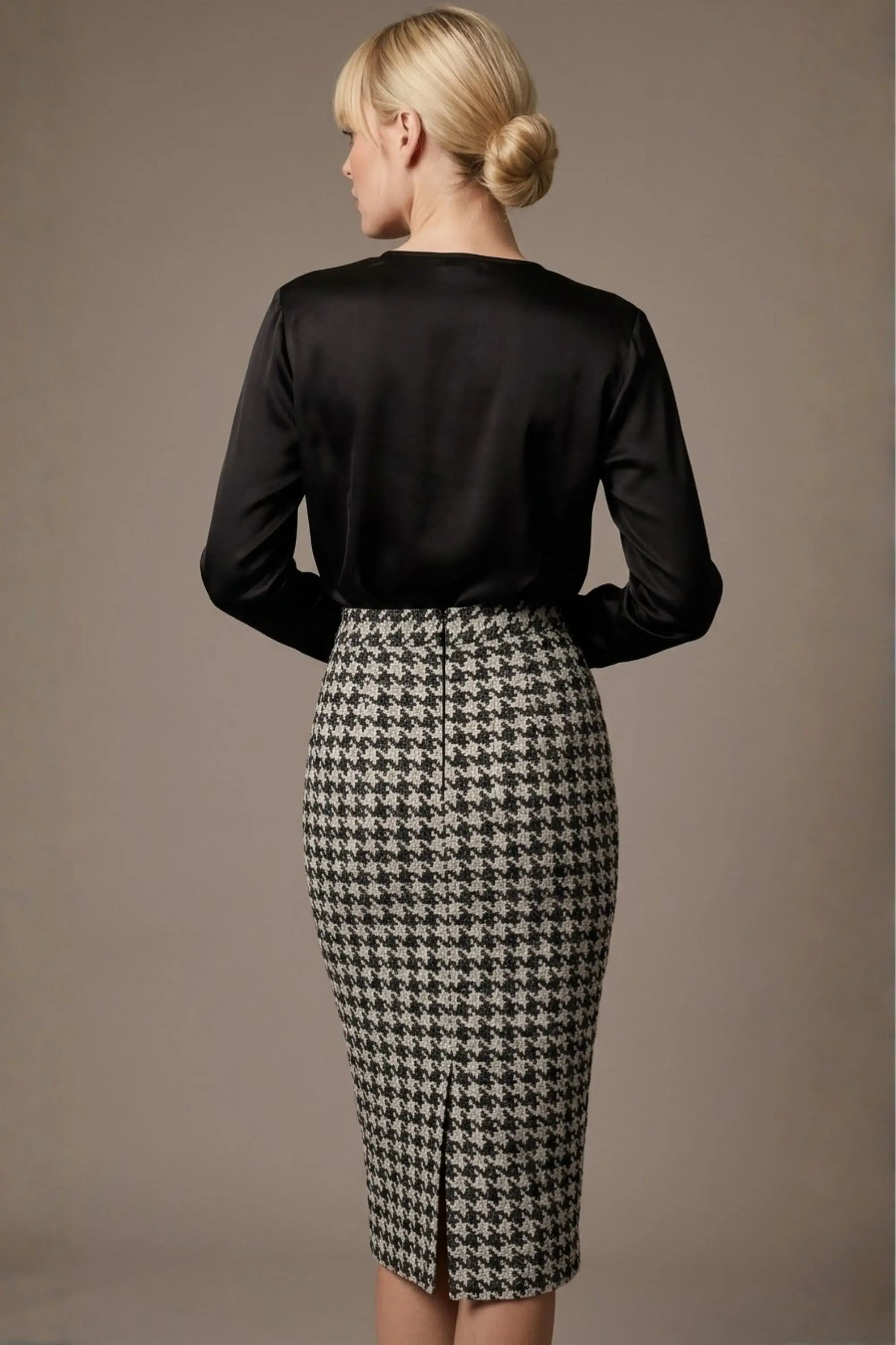 Solara Dogtooth Stretch Pencil Skirt