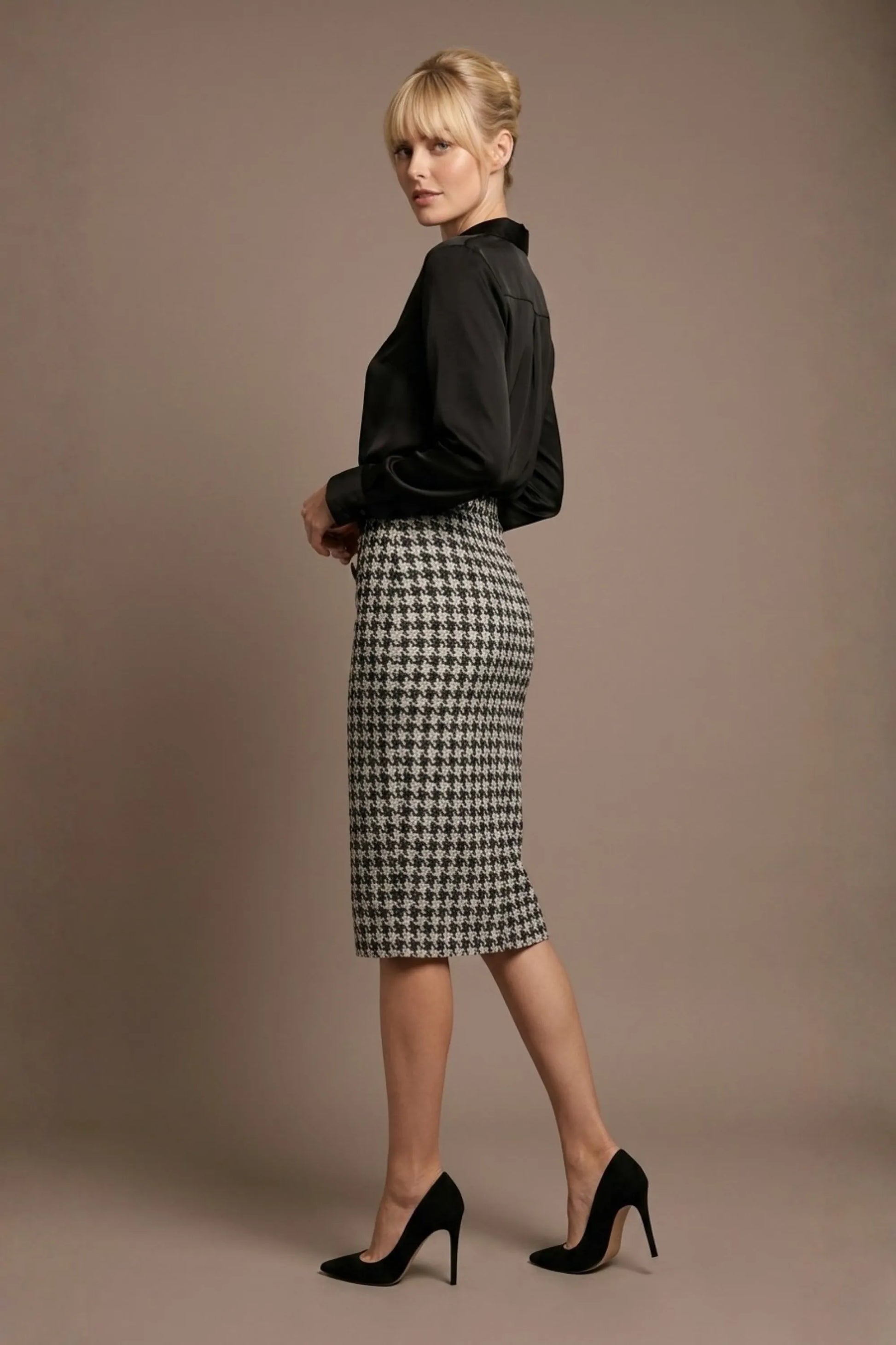 Solara Dogtooth Stretch Pencil Skirt