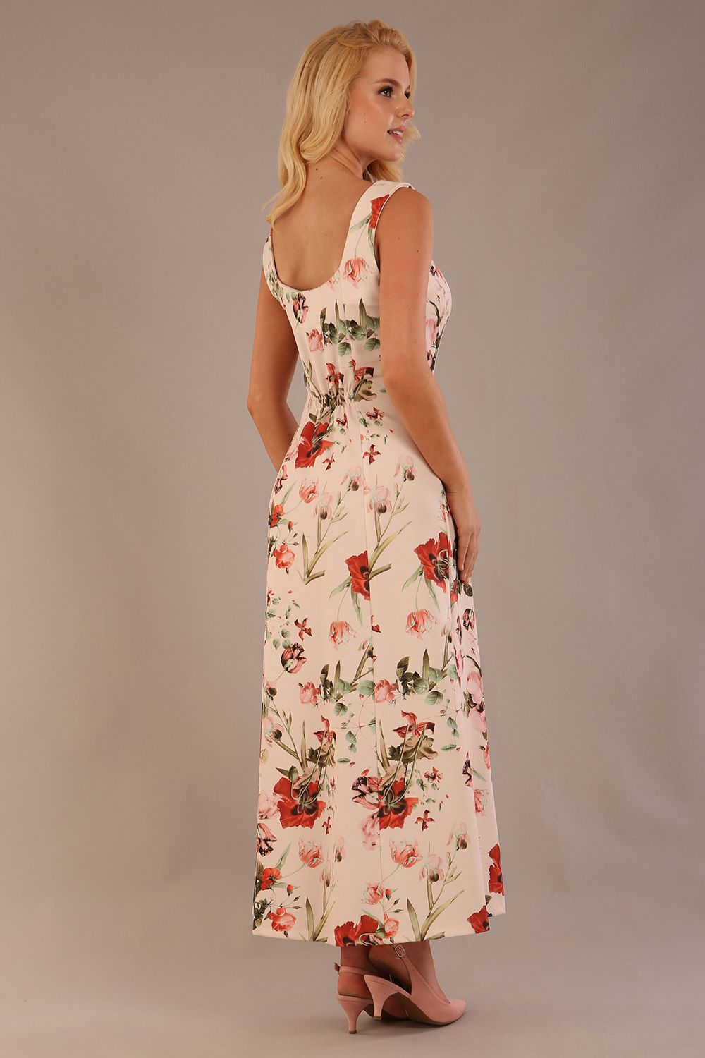 blonde model is wearing a 7000 diva catwalk Glyndebourne Sleeveless Square Neck Maxi Dress in Rose Blush print with pockets back