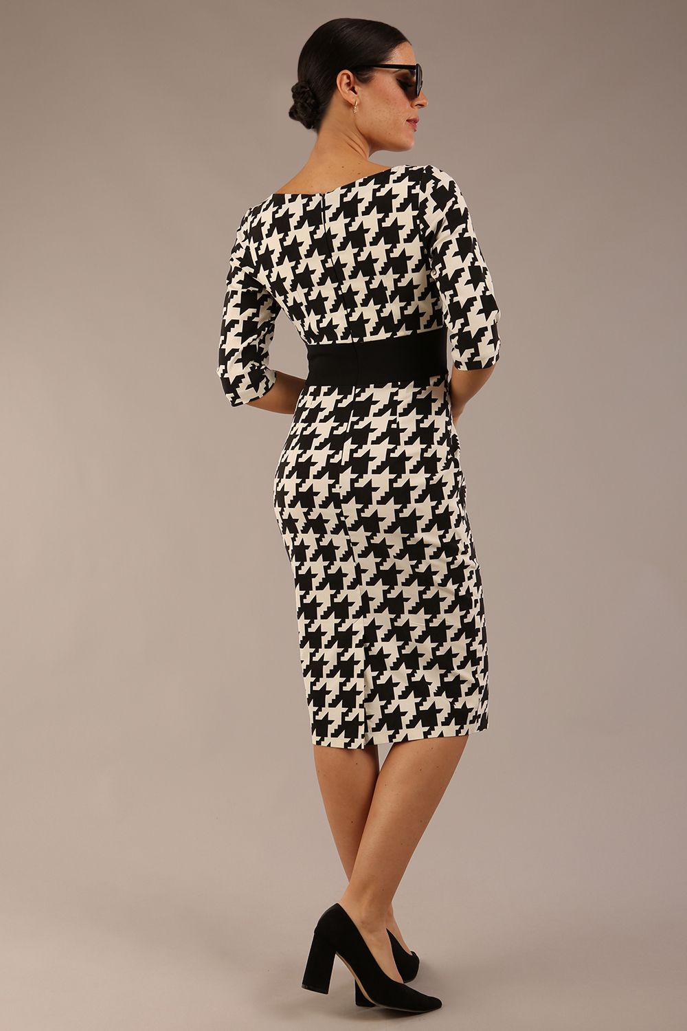 OP-ART V-Neck Sleeved Monochrome Pencil Dress 