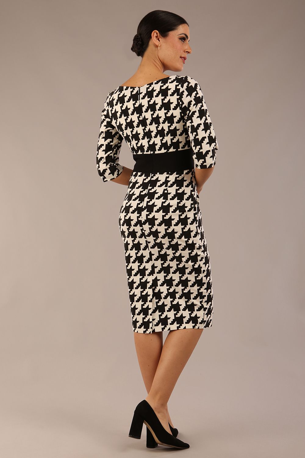 OP-ART V-Neck Sleeved Monochrome Pencil Dress 