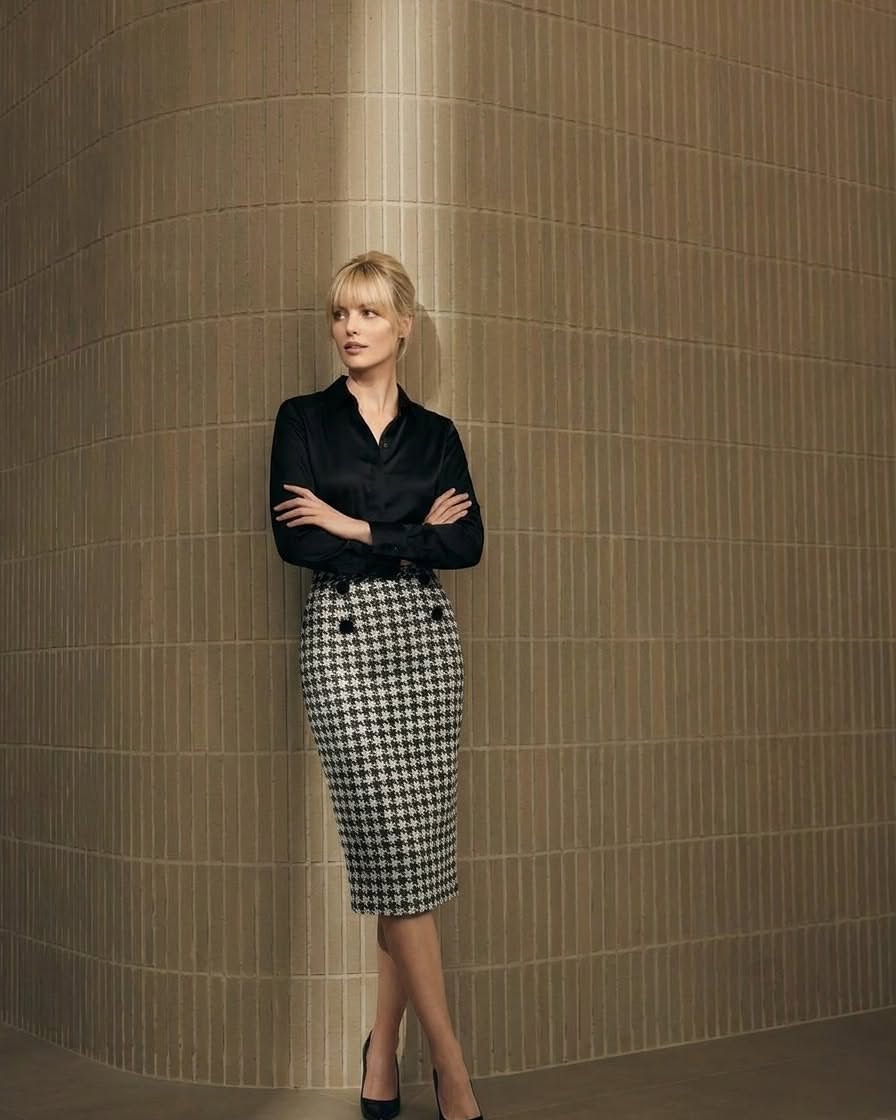 Solara Dogtooth Stretch Pencil Skirt