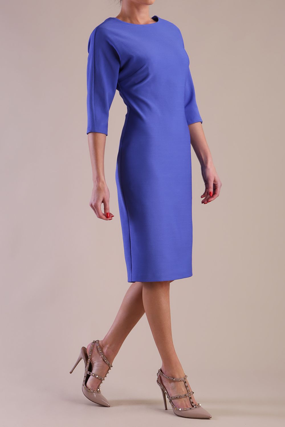 Model wearing diva catwalk Fulham 3/4 Sleeved pencil skirt dress with round neck in Thistle Blue