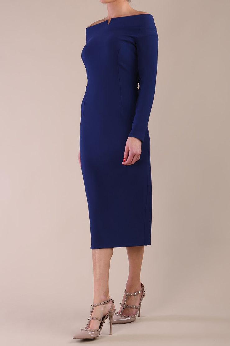 Model wearing DIVA Catwalk Faye Off Shoulder Long Sleeve Midi Pencil Dress in Navy Blue colour front side