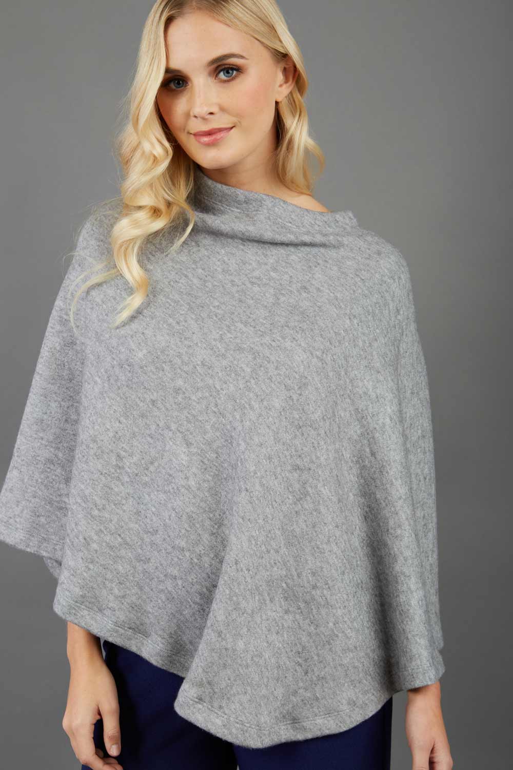 Rosalia Tricot Poncho 